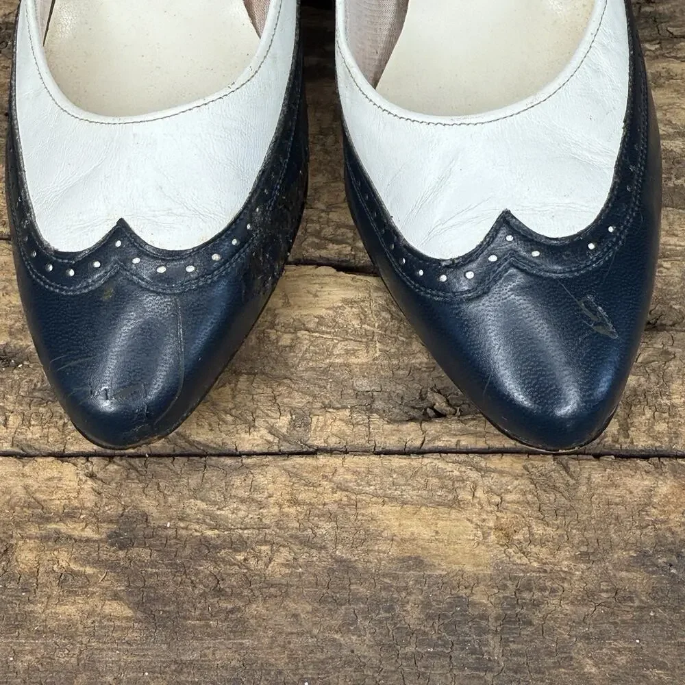 Vintage Red Cross Two-Tone Comfort Flats / Low Heels Women’s (Navy + Ivory) 6AA